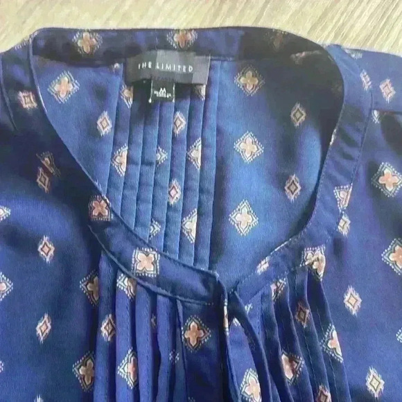 The Limited Women's Chiffon Blouse Tops for Women size medium - Picture 2 of 2